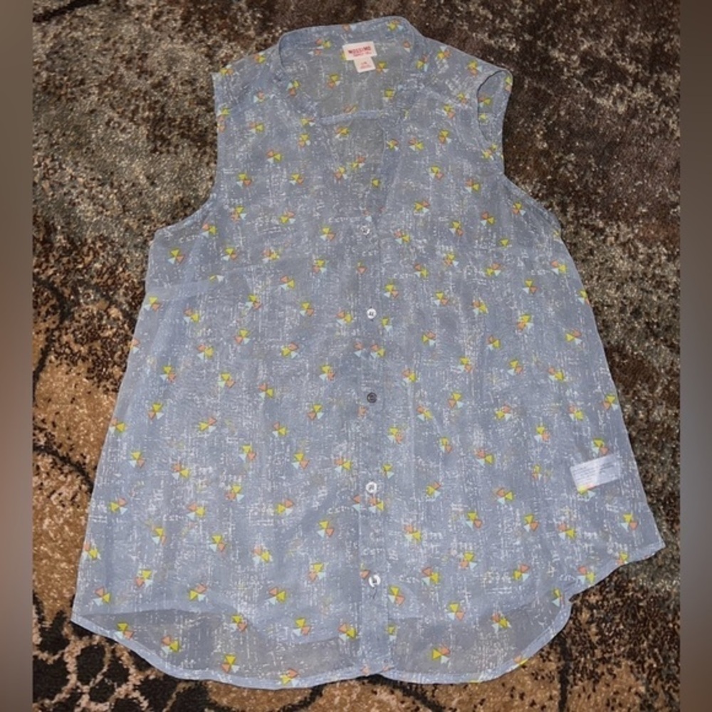 Mossimo sleeveless button down top. Size:‎  Med